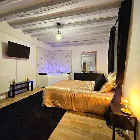 Love Escape Nemours Buitenkant foto